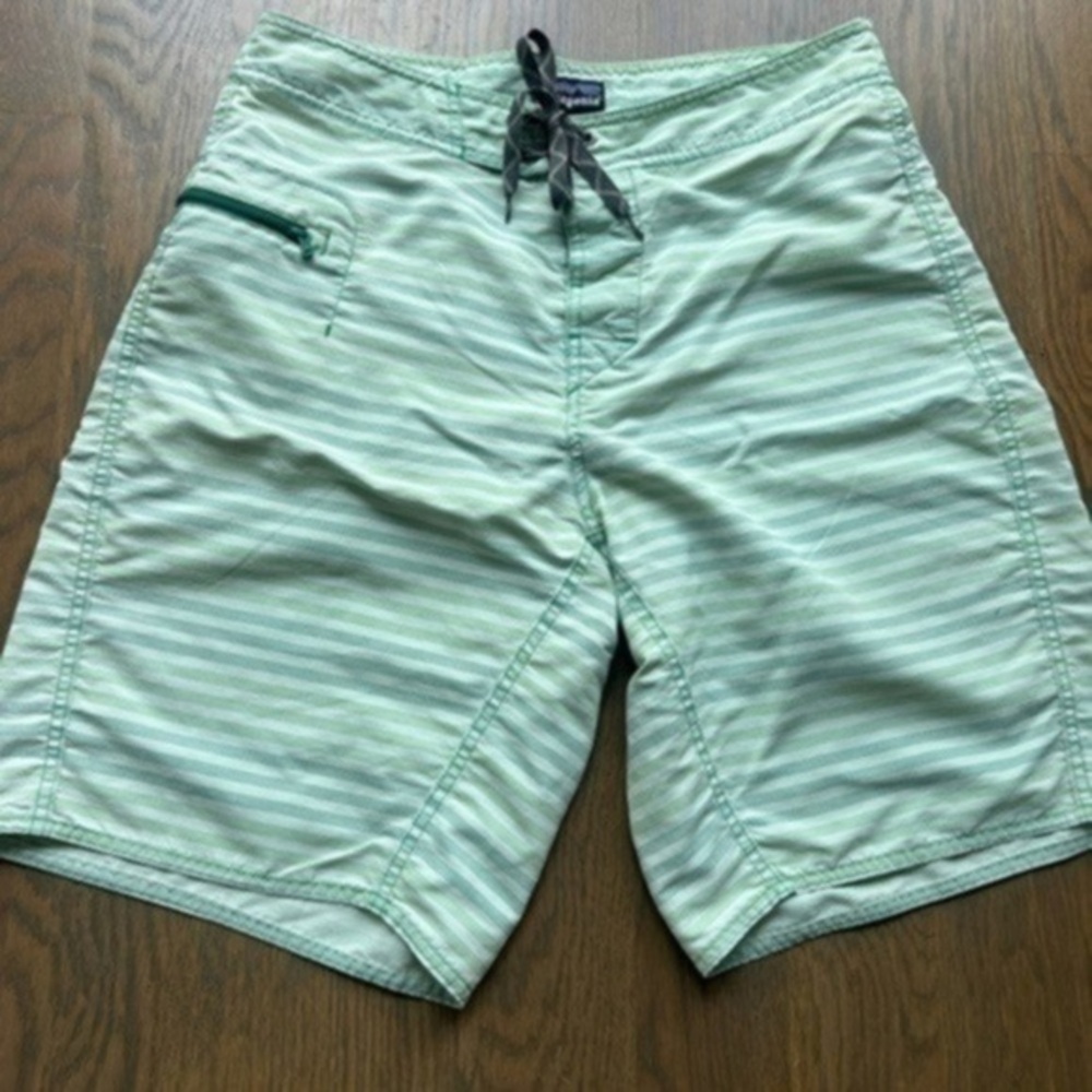 Patagonia Men's Wavefarer Board Shorts - 21" green size 31 E swimsuit surfing